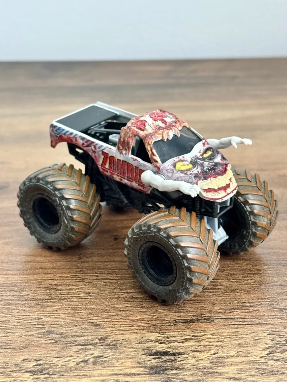 Monster Jam Truck Zombie Mud Muddy Tires Moving Arms Die-Cast 1:64 Loose Toy